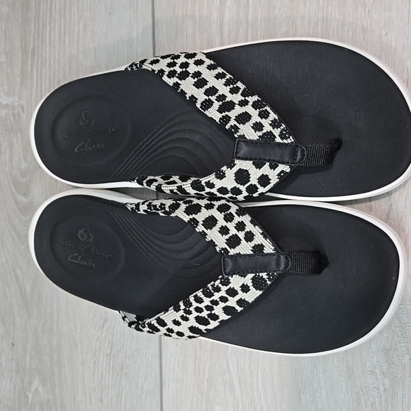 Cloudsteppers By Clarks Women Comforty Black& White Flip Flops Sandals Shoes 7M - Picture 4 of 10